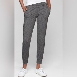 075 Athleta Metro Joggers / VS Sports Bra set